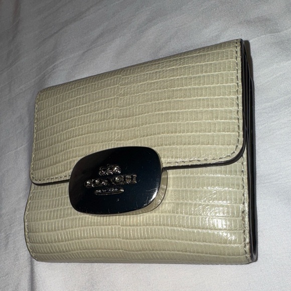 Coach Eliza Small Lizard Green Leather Wallet with Silver Accent - Picture 1 of 3